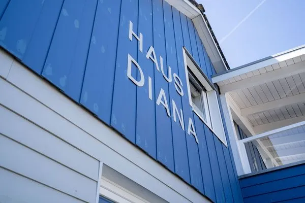Fassade / Eingang  (STR90a) Ferienwohnung "Haus Diana 1" F***