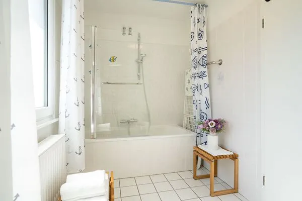 Badezimmer  (STR90a) Ferienwohnung "Haus Diana 1" F***