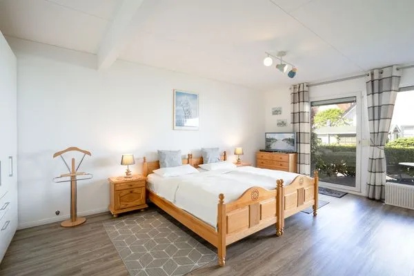 Schlafzimmer  (STR90a) Ferienwohnung "Haus Diana 1" F***