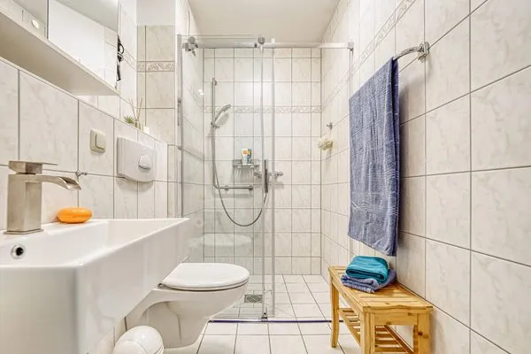 Badezimmer mit ebenerdiger Dusche Residenz am Strand Backfisch - Wohnung 5-66
