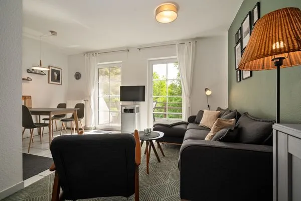 Ferienhaus Waldblick am Plauer See Wohnzimmer mit TV -Einheit  Waldblick