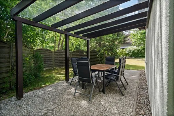 Ferienhaus Zander Fuenfseen überdachte Terrasse  Zander