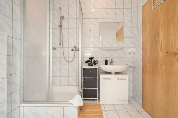 Ferienhaus Schwanensee Ferienpark Lenzer Höh Badezimmer Erdgeschoss mit Dusche  Schwanensee