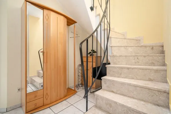 Ferienhaus Schwanensee Ferienpark Lenzer Höh Flur mit Wendeltreppe  Schwanensee