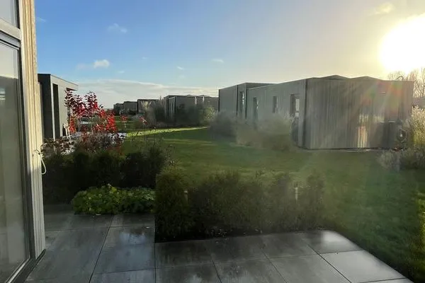 Terrasse Enkhuizer Strand Enkhuizer Strandchalet mit Zaun Nr. 257