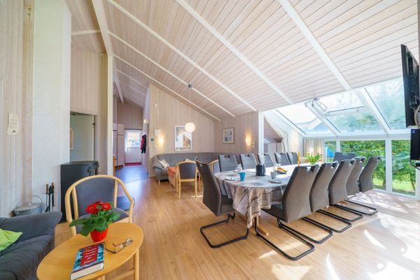  Ferienhaus Kum Weer  - Wohnzimmer mit Essbereich