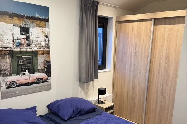 Bedroom Enkhuizer Strand Chalet Meereszauber mit Zaun Nr. 304