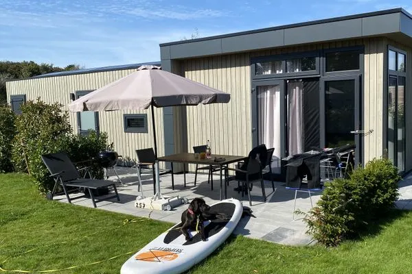  Enkhuizer Strand Enkhuizer Strandchalet mit Zaun Nr. 257