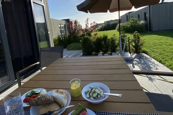  Enkhuizer Strand Enkhuizer Strandchalet mit Zaun Nr. 257