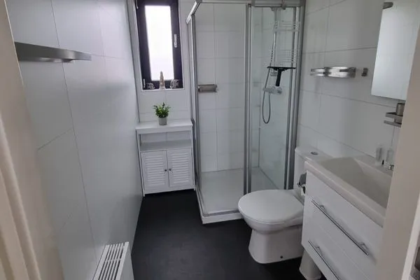  Enkhuizer Strand Enkhuizer Strandchalet mit Zaun Nr. 257