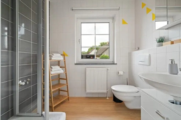 Ferienhaus Landhus Alt Schwerin Badezimmer mit Dusche im Erdgeschoss  Landhus