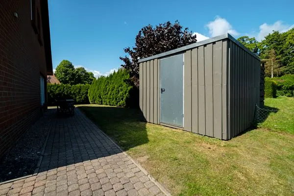 Ferienhaus Landhus Alt Schwerin Garten mit Abstellmöglichkeit  Landhus