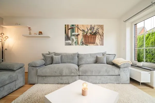 Ferienhaus Landhus Alt Schwerin Wohnzimmer mit großem Sofa  Landhus