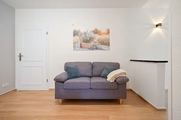 Ferienhaus Landhus Alt Schwerin bequemes Sofa im Flur des Dachgeschoss  Landhus