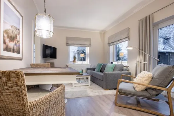 Wohnzimmer  Kirchenweg 25b, EG