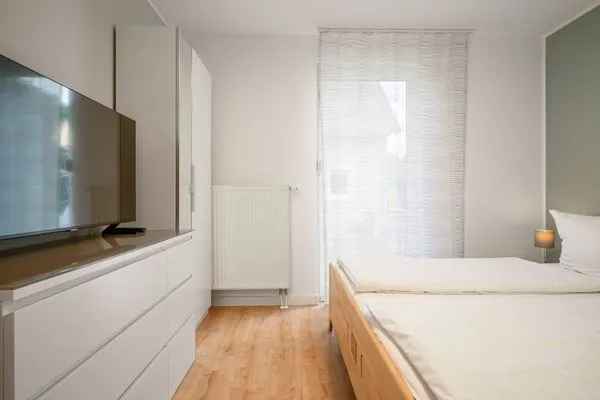 Ferienhaus Aurora Roebel Schlafzimmer im EG mit TV  Aurora