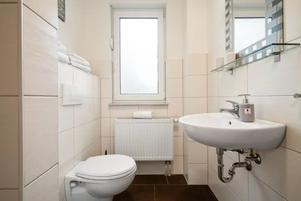 Ferienhaus Aurora Roebel Bad mit Dusche und WC im Erdgeschoss  Aurora