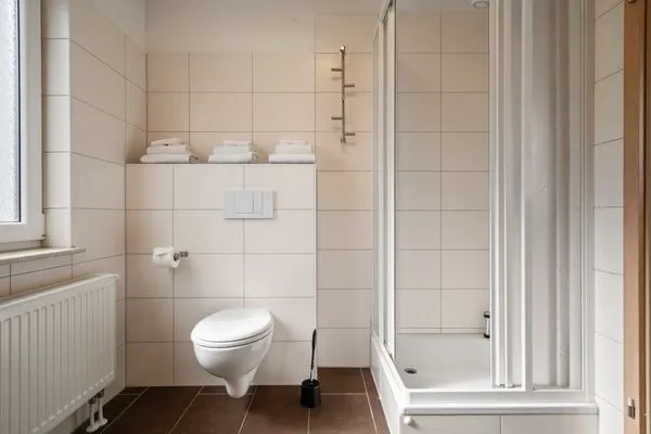 Ferienhaus Aurora Roebel Badezimmer Obergeschoss Dusche  Aurora