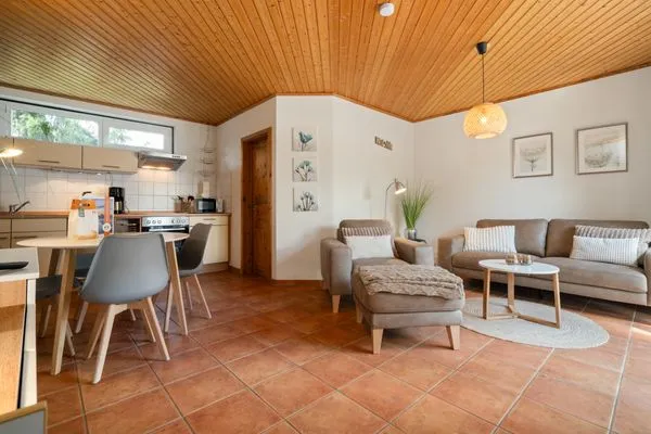 Blumenhaus Waren Wohnzimmer offener Wohnraum  Blumenhaus