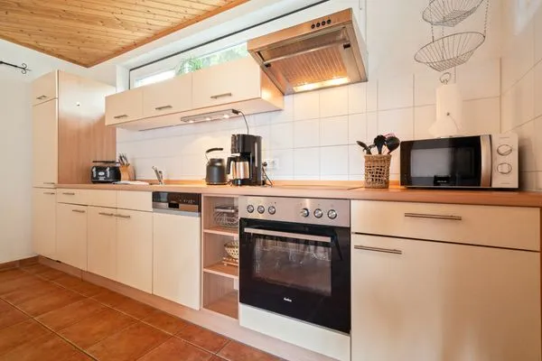 Blumenhaus Waren mit praktischer Kueche  Blumenhaus