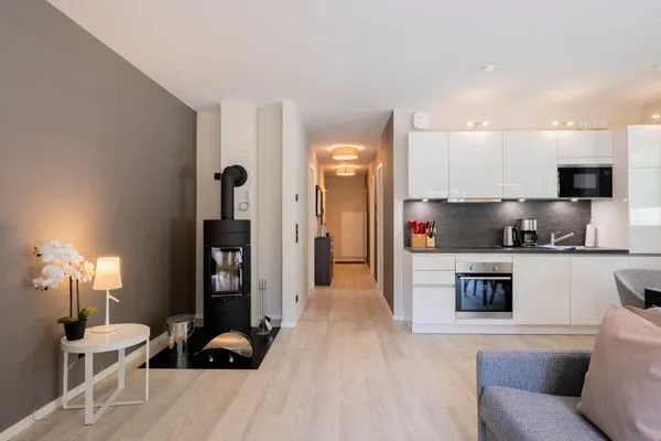 Ferienwohnung Seeluft Wustrow Wohnzimmer mit Kamin  Seeluft