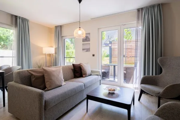 Ferienwohnung Seeluft Wustrow Wohnzimmer mit Terrassen Zugang  Seeluft