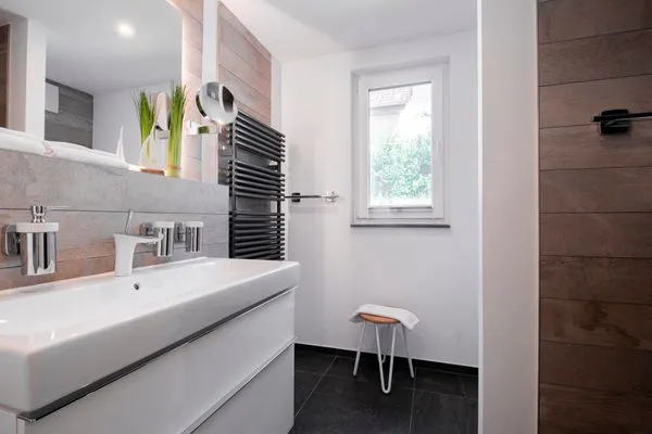 Ferienwohnung Seeluft Wustrow modernes Bad mit Dusche  Seeluft