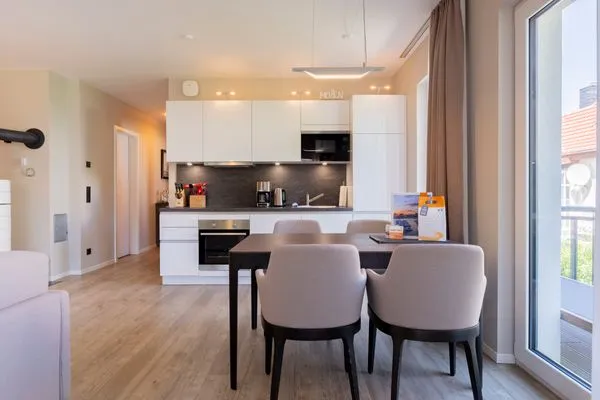 Ferienwohnung Seesinn Wustrow Küche mit Esstisch  Seesinn