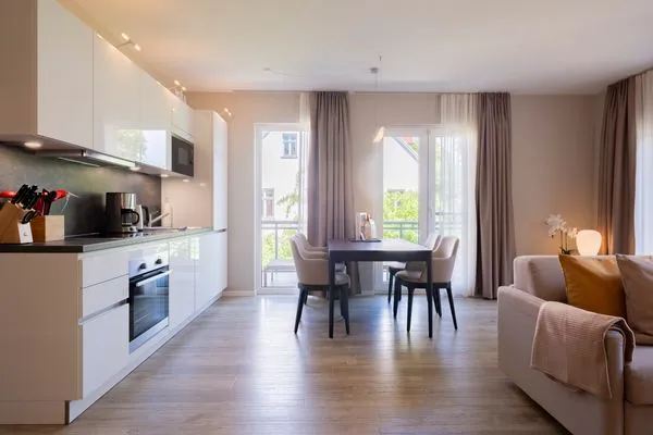 Ferienwohnung Seesinn Wustrow offener Wohnbereich mit Terrassen Zugang  Seesinn