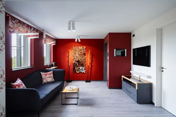 Panoramasuite The Turm Wustrow Eingangsbereich mit stilvollem Wohnzimmer  Panoramasuite The Turm