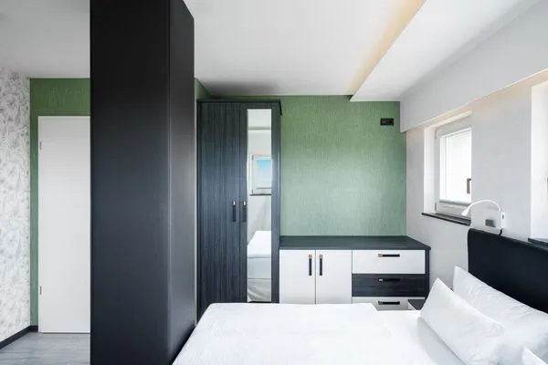 Panoramasuite The Turm Wustrow Schlafzimmer mit Boxspringbett  Panoramasuite The Turm