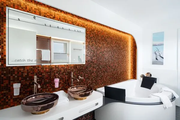 Panoramasuite The Turm Wustrow modernes Badezimmer  Panoramasuite The Turm