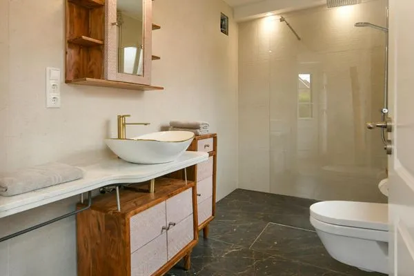 Badezimmer Haus Christine Ferienwohnung Düünstuuv