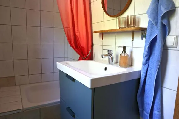 Ansicht des Badezimmers  Haus im Grünen