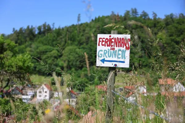 Haus im Grünen - bitte hier entlang  Haus im Grünen