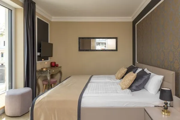 Ferienwohnung Anastasia Waren Schlafzimmer 2 mit Balkon  Anastasia