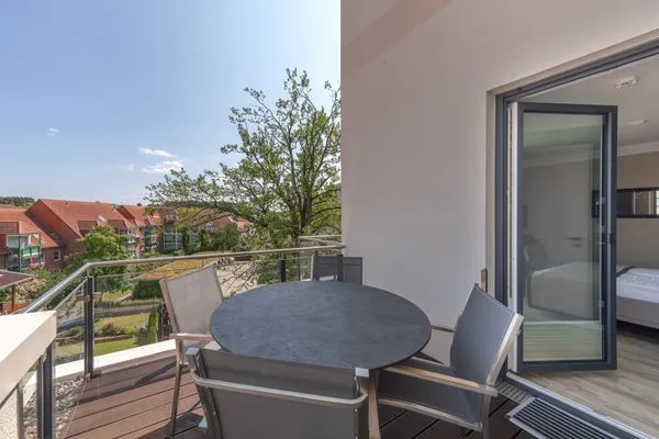 Ferienwohnung Anastasia Waren Balkon Innenhof mit Sitzgelegenheit  Anastasia