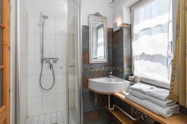 Ferienwohnung Blaue Kombüse Waren (Müritz) - Badezimmer mit Dusche  Blaue Kombüse