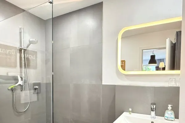 Ferienhaus Allgäutraum Ferienapartment Allgäuträumchen Seenahes Allgäu - Dusche im Badezimmer