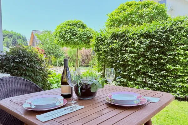 Ferienhaus Allgäutraum Ferienwohnung Allgäutraum Seenahes Allgäu - Sitzgelegenheit auf der Terrasse