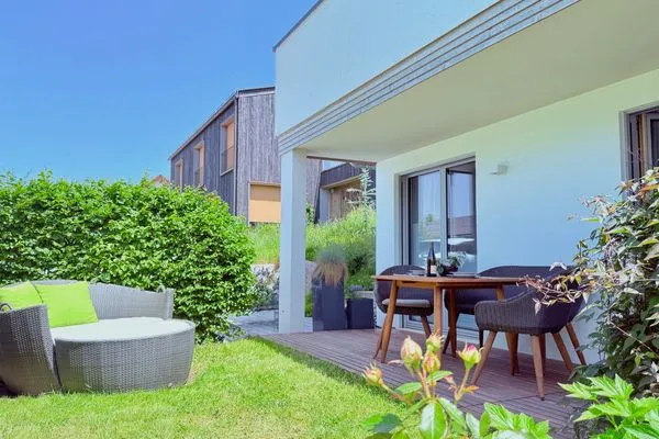 Ferienhaus Allgäutraum Ferienwohnung Allgäutraum Seenahes Allgäu - Terrasse mit Garten