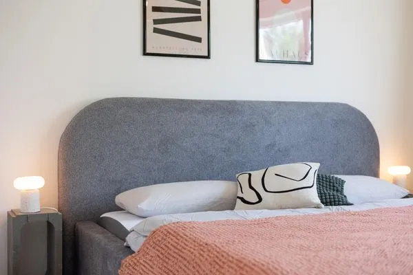 Schlafzimmer mit Doppelbett (180 x 200 cm)  VITA Sonnholm