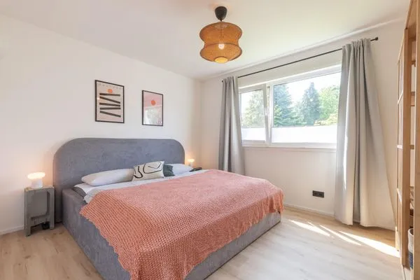 Schlafzimmer mit Doppelbett (180 x 200 cm)  VITA Sonnholm