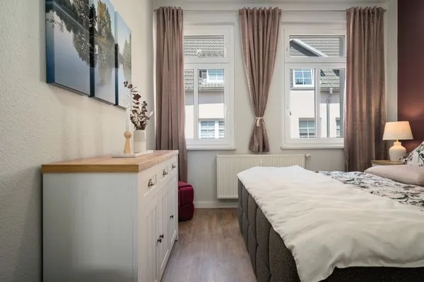 Ferienwohnung Müritzloge Waren (Müritz) - helles Schlafzimmer mit gemütlichem Ambiente  Müritzloge