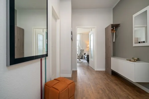 Ferienwohnung Müritzloge Waren (Müritz) - Flur mit Blick zum Wohnzimmer  Müritzloge