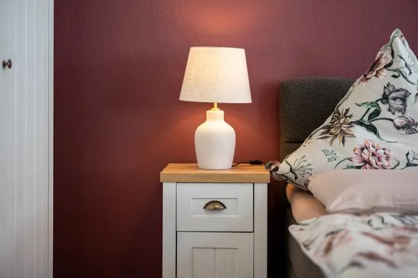 Ferienwohnung Hafenkino Waren (Müritz) - Beleuchtung am Bett  Hafenkino