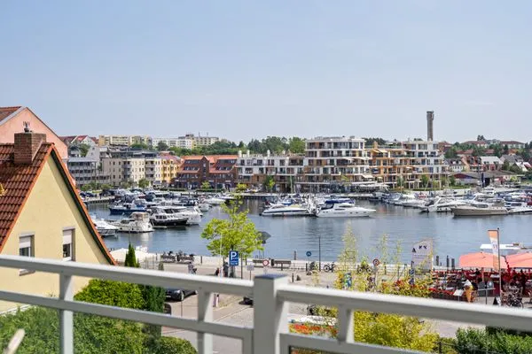 Ferienwohnung Hafenkino Waren (Müritz) - Blick auf den Yachthafen  Hafenkino