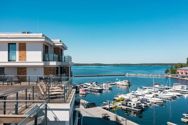Ferienwohnung Libelle Hafenresidenz Waren (Müritz) - Dachterrasse mit Hafenblick  Libelle
