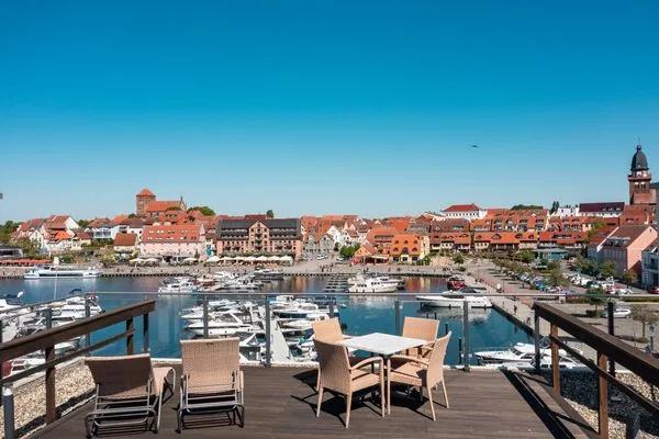 Ferienwohnung Hafenidylle Hafenresidenz Waren (Müritz) - Dachterrasse mit Blick auf Waren (Müritz)  Hafenidylle