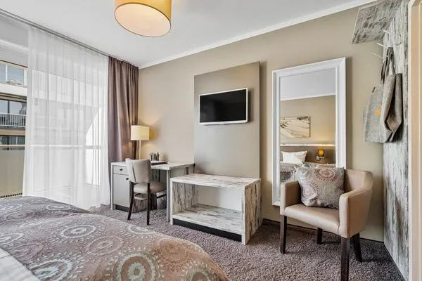 Strand No 1 Hotel Strand No 1 - Doppelzimmer - Landseite SPO Bad - 